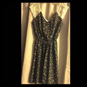 COPY - MAKE AN OFFER‼️Gilly Floral Juniors Dress S